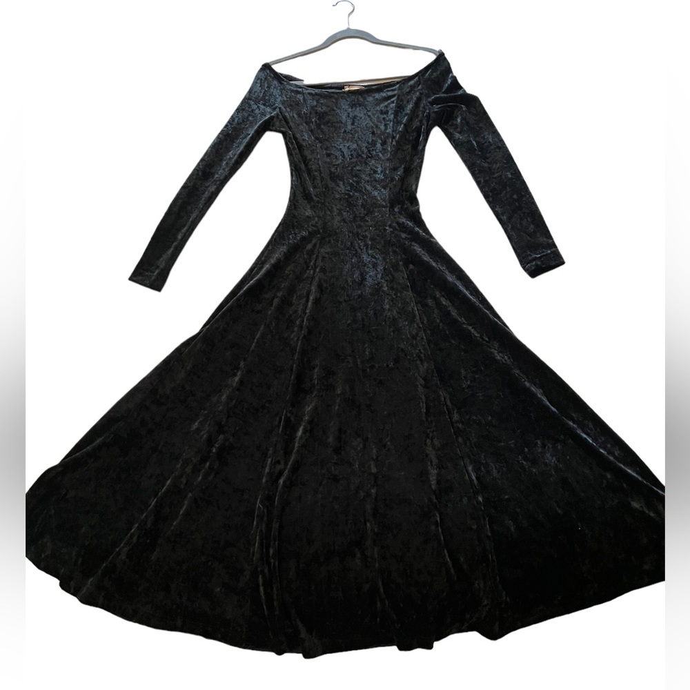 Bonnie Strauss VINTAGE, black, stretch crushed velvet midi dress. Size 2.